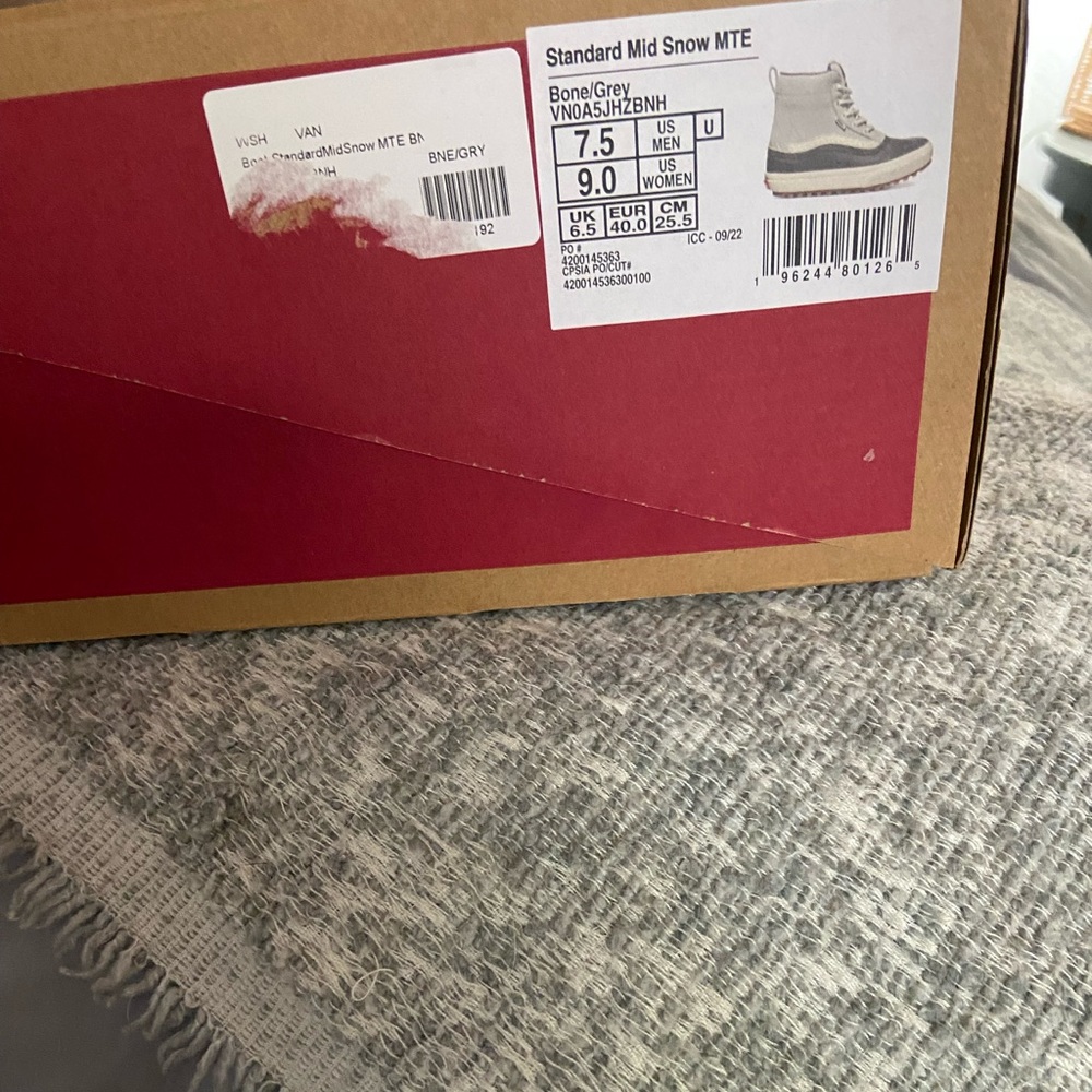 Brand new never worn! Mens 7 womens 9 just too big for me!